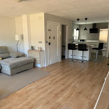 Habitacion Triple En El Centro Con Vistas Дения Екстериор снимка