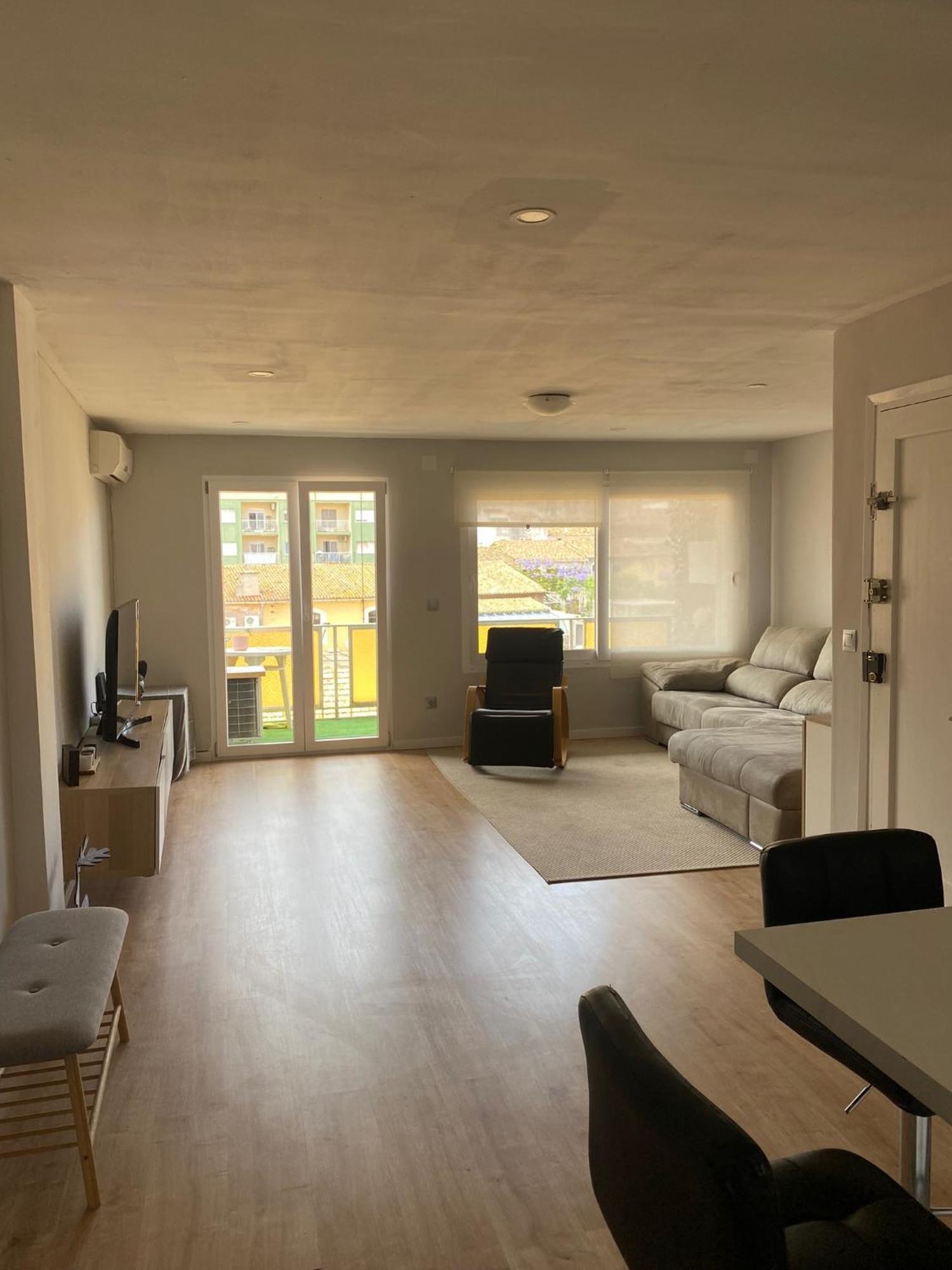 Habitacion Triple En El Centro Con Vistas Дения Екстериор снимка