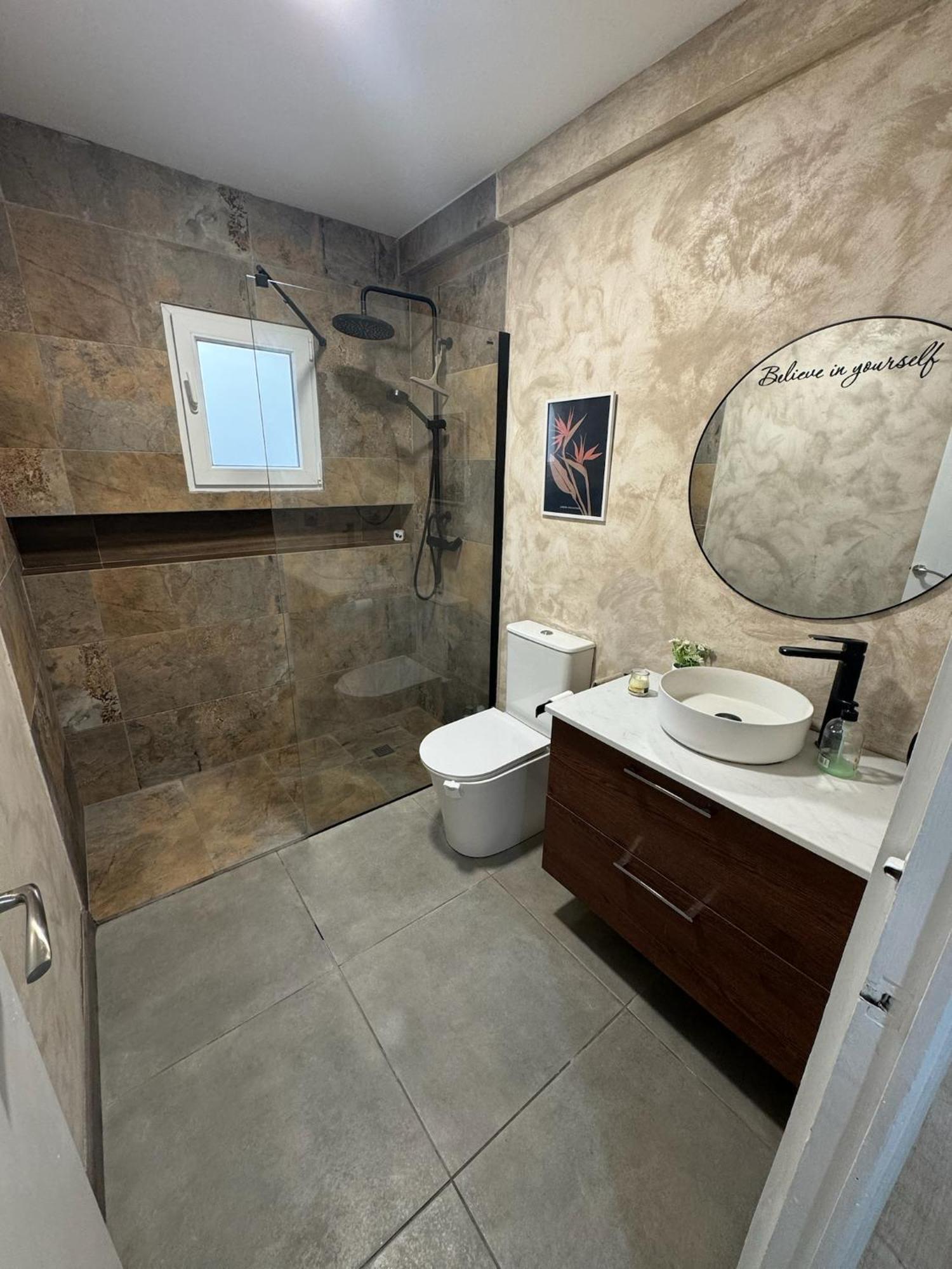 Habitacion Triple En El Centro Con Vistas Дения Екстериор снимка